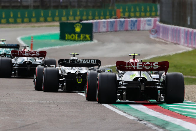 F1: Lewis Hamilton sfida la Fia “Nella Formula 1 ci sono problemi più gravi”