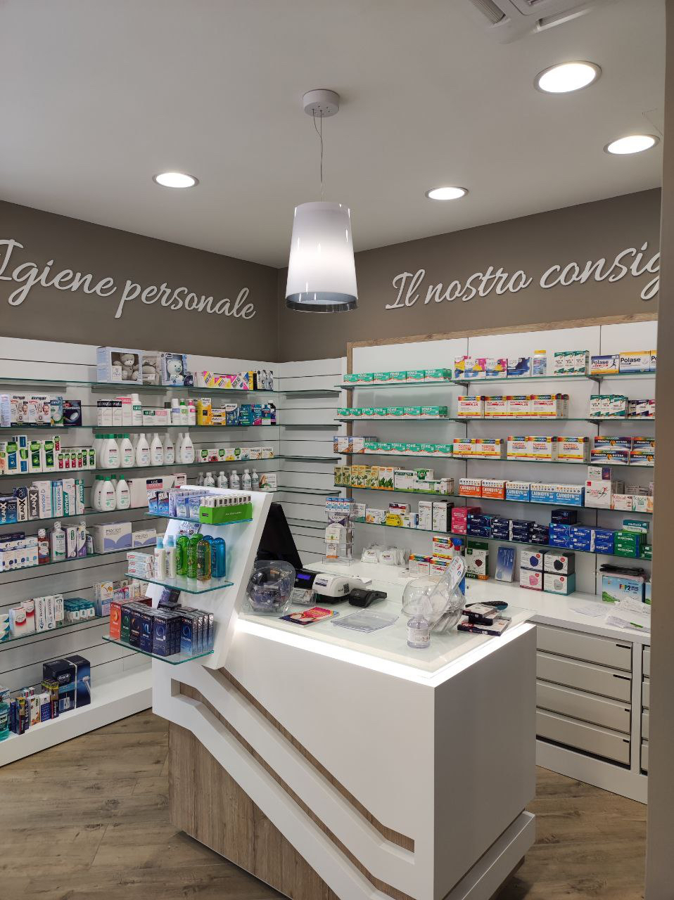 I vantaggi della ristrutturazione di un locale commerciale: un esempio in farmacia